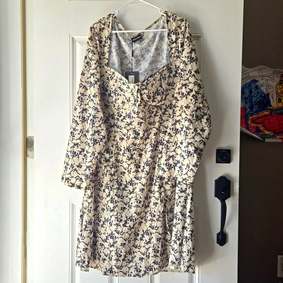 PrettyLittleThing Stone Ditzy Floral Print Cupped Split Detail Midi Dress - Picture 4 of 11